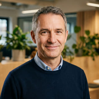 James Mitchell, vermeld als Chief Executive Officer bij Anker Ruilerij, op een profielfoto