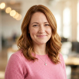 Emily Watson, vermeld als Hoofd Klantenondersteuning bij Anker Ruilerij, op een profielfoto